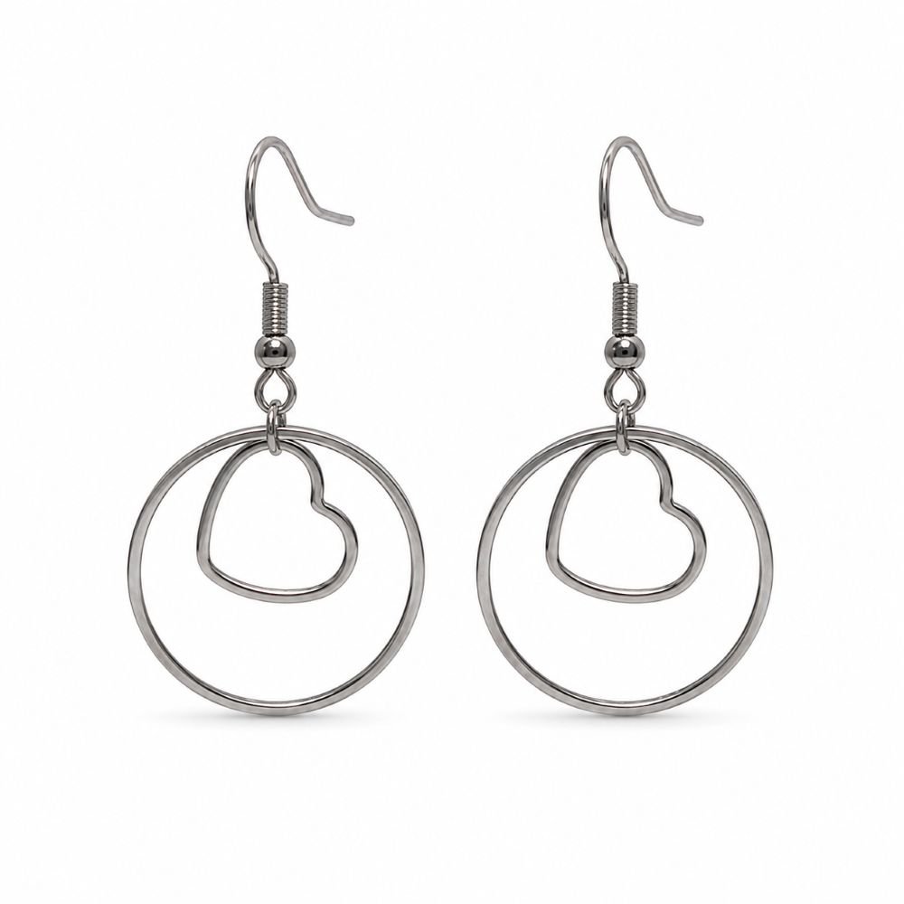 Boucles d'oreilles Carina en acier inoxydable argenté avec anneau et cœur suspendu.