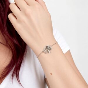 Bracelet Aria arbre de vie en acier inoxydable argenté porté au poignet
