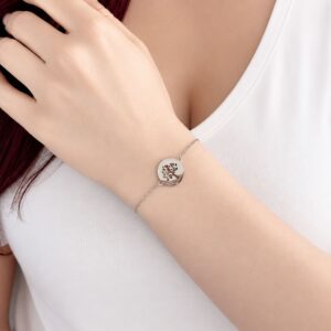 Bracelet Alicia arbre de vie en acier inoxydable argenté porté au poignet