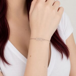 Bracelet Corina – Double cœur sur chaîne fine en acier inoxydable argenté