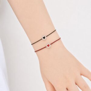 Bracelet enfant Cœur Lumineux Camelia Minia en acier inoxydable avec cœur phosphorescent et cordon ajustable.