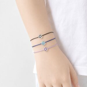Bracelet enfant Fleur Lumineuse Faria Minia en acier inoxydable avec fleur phosphorescente et cordon ajustable.