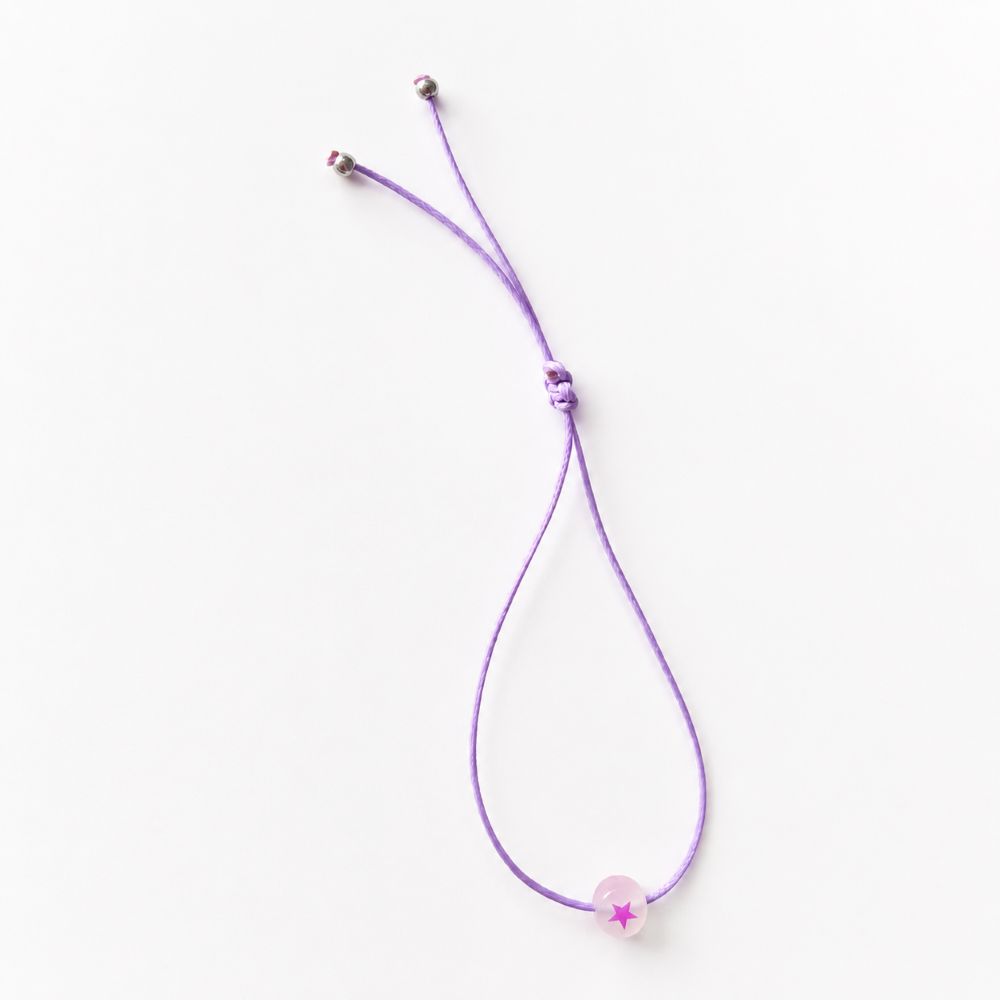 Bracelet enfant Étoile Lumineuse Eliza Minia en acier inoxydable avec étoile phosphorescente et cordon ajustable.