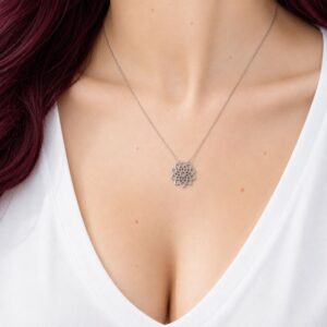 Ras de Cou Flora en acier inoxydable argenté avec pendentif fleur.