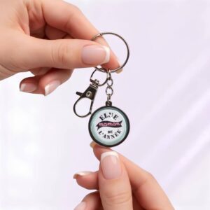 Porte-clé Élue Maman de l'Année en acier inoxydable argenté avec cabochon en verre.