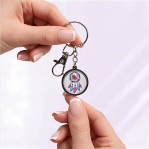 Porte-clé Attrape-rêve Cœur en acier inoxydable avec cabochon en verre.