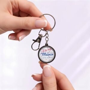 Porte-clé « J'aime ma mamie c'est la meilleure » avec cabochon en verre argenté.