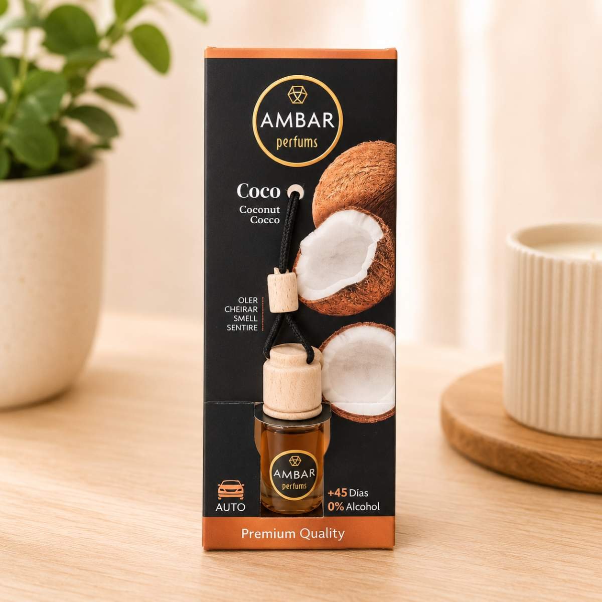 Diffuseur parfum voiture senteur coco 8 ml avec bouchon diffuseur en bois.