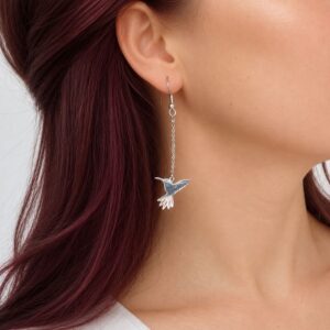 Boucles d'oreilles Ciana en acier inoxydable argenté avec pendentif colibri.