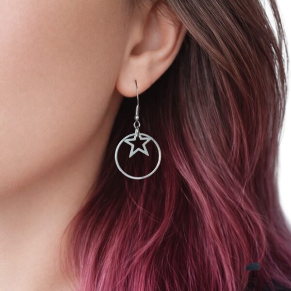 Boucles d’Oreilles Rond & Étoile – bijou en acier inoxydable signé Floya Boutique.