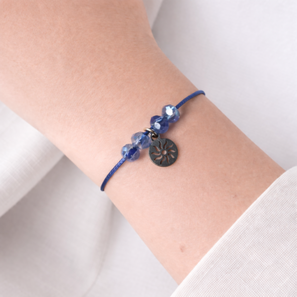 Bracelet soleil en acier inoxydable avec perles en verre bleu et cordon réglable – Floya Boutique