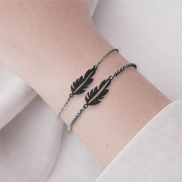 Bracelet plume femme en acier inoxydable disponible en maille fine et lien coulissant ajustable