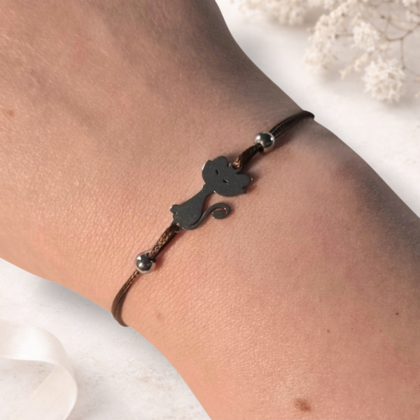 Bracelet Chat Enfant en acier inoxydable et fil coton ciré marron – Floya Boutique