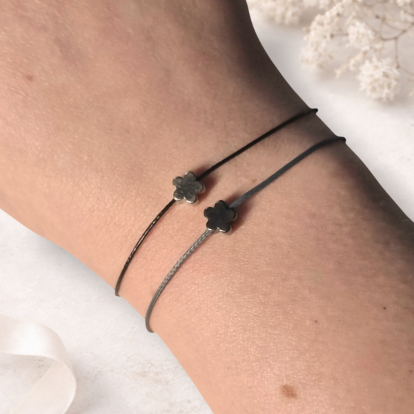 Bracelet Fleur Enfant en acier inoxydable avec fil coton ciré coloré