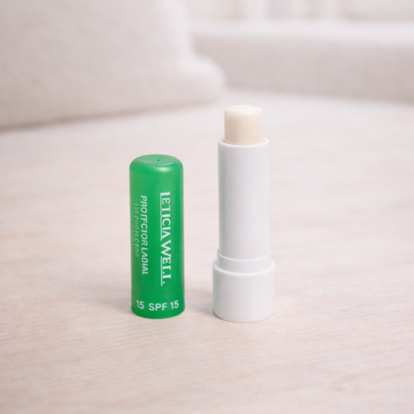 Baume à lèvres SPF 15 en stick hydratant protection solaire lèvres