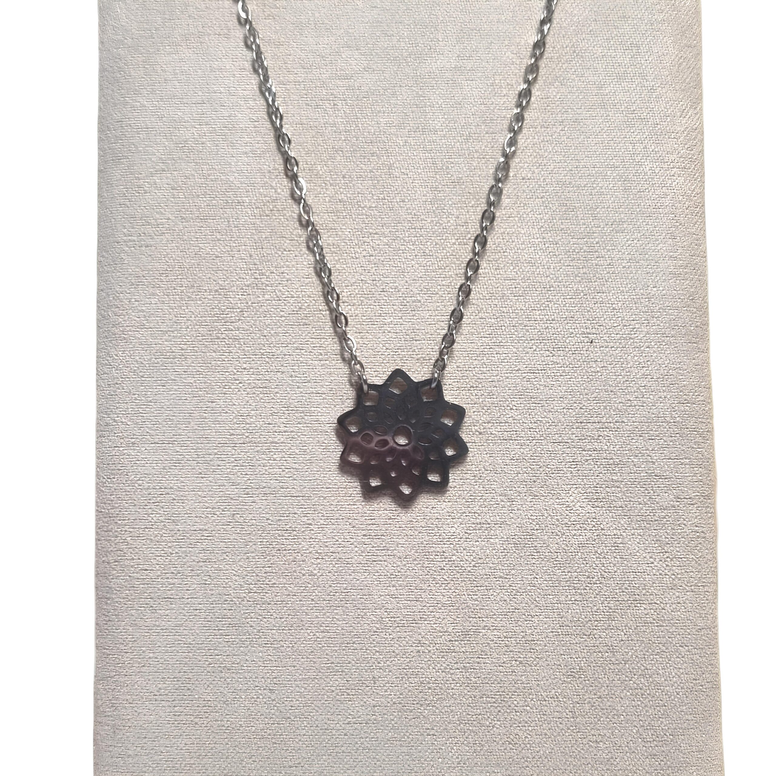 ras de cou fleur acier inoxydable femme collier court
