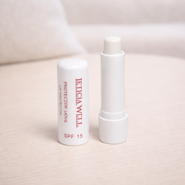 Baume à lèvres senteur cacao SPF 15 stick hydratant protection lèvres